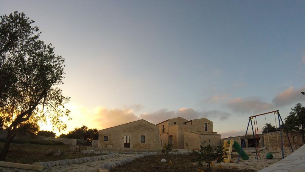 فيلا Casale Zappullaفي Agriturismo Ara المظهر الخارجي الصورة
